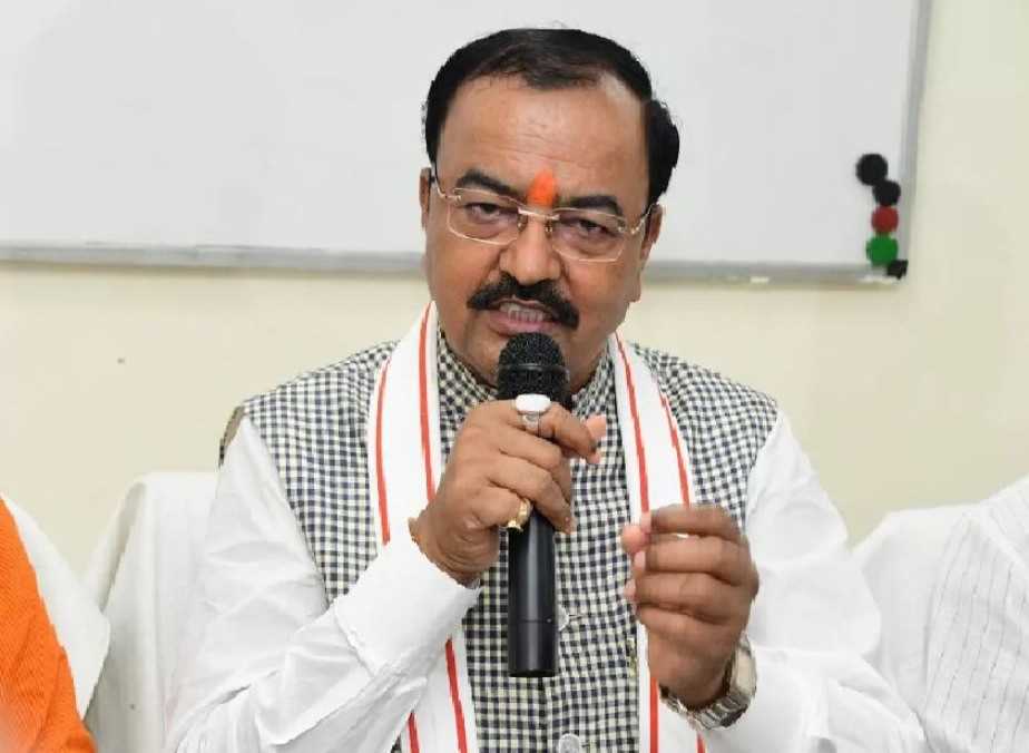 अखिलेश यादव शीशे के घर में रहते हैं, बड़बोले ना बनें : केशव मौर्य